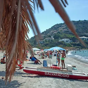  Villa Vittoria: Seaside Retreat With Private Heated Pool And Hydromassage